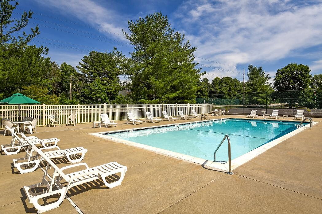 Images Oak Tree Apartments