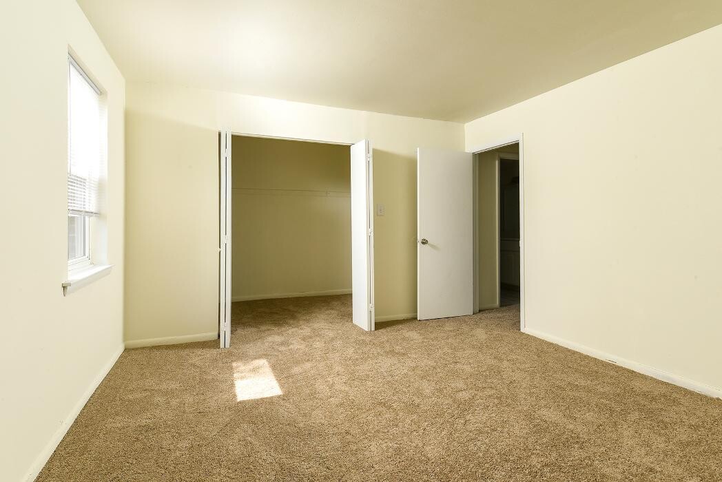 Images Oak Tree Apartments