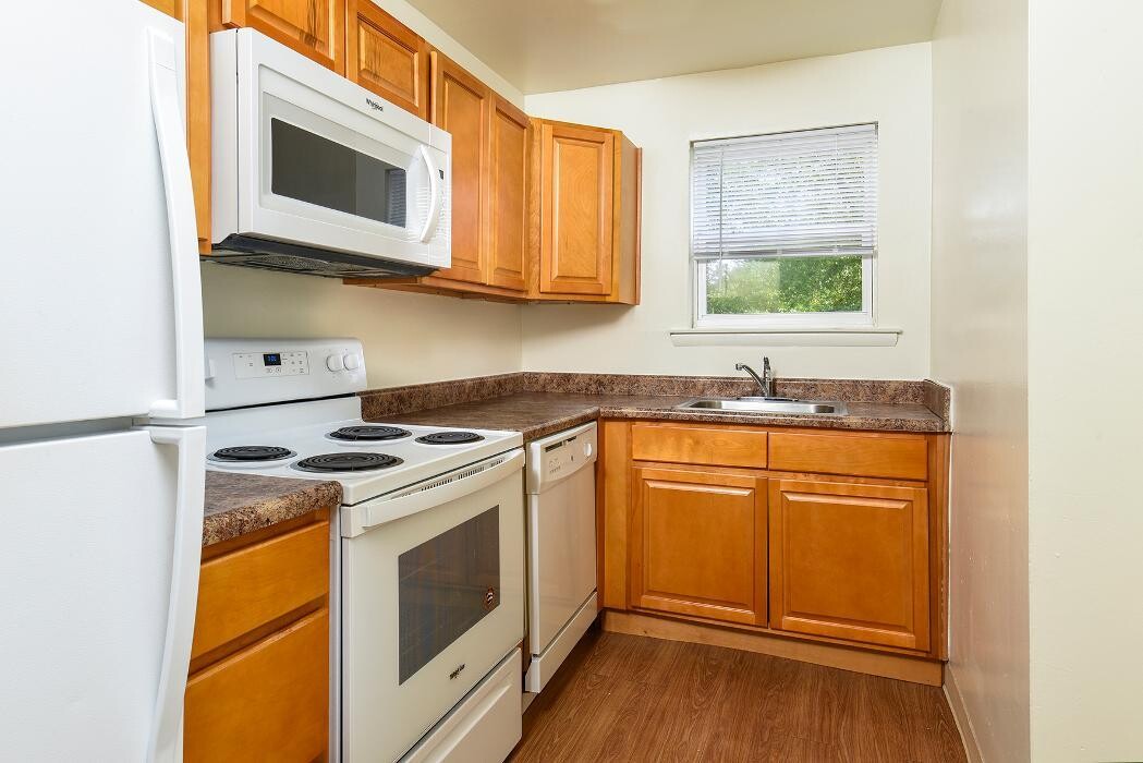 Images Oak Tree Apartments