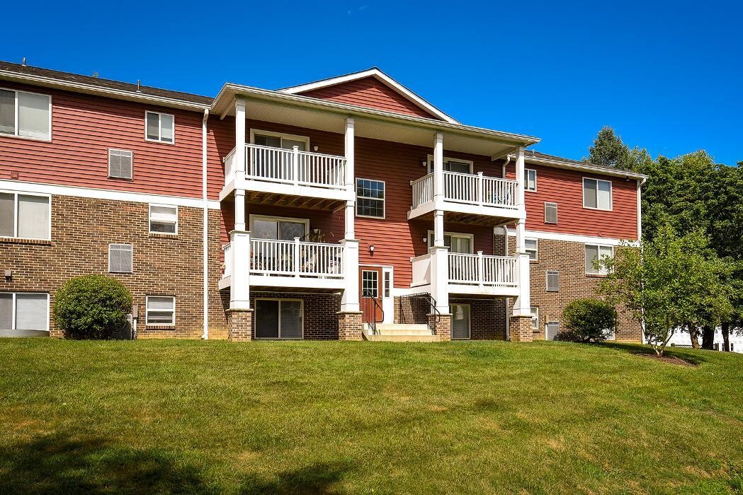 Images Oak Tree Apartments