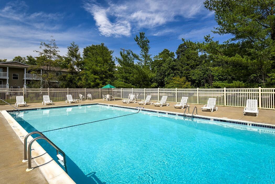 Images Oak Tree Apartments