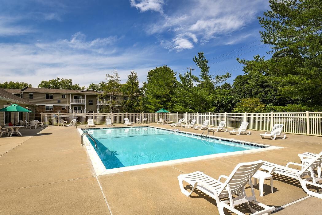 Images Oak Tree Apartments