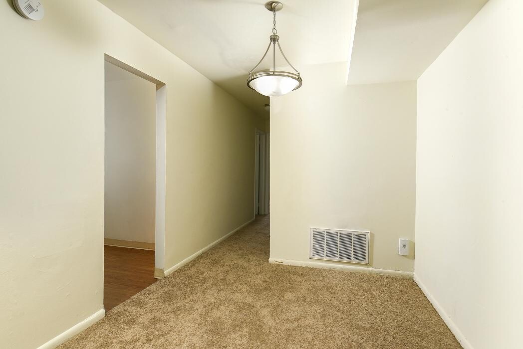 Images Oak Tree Apartments