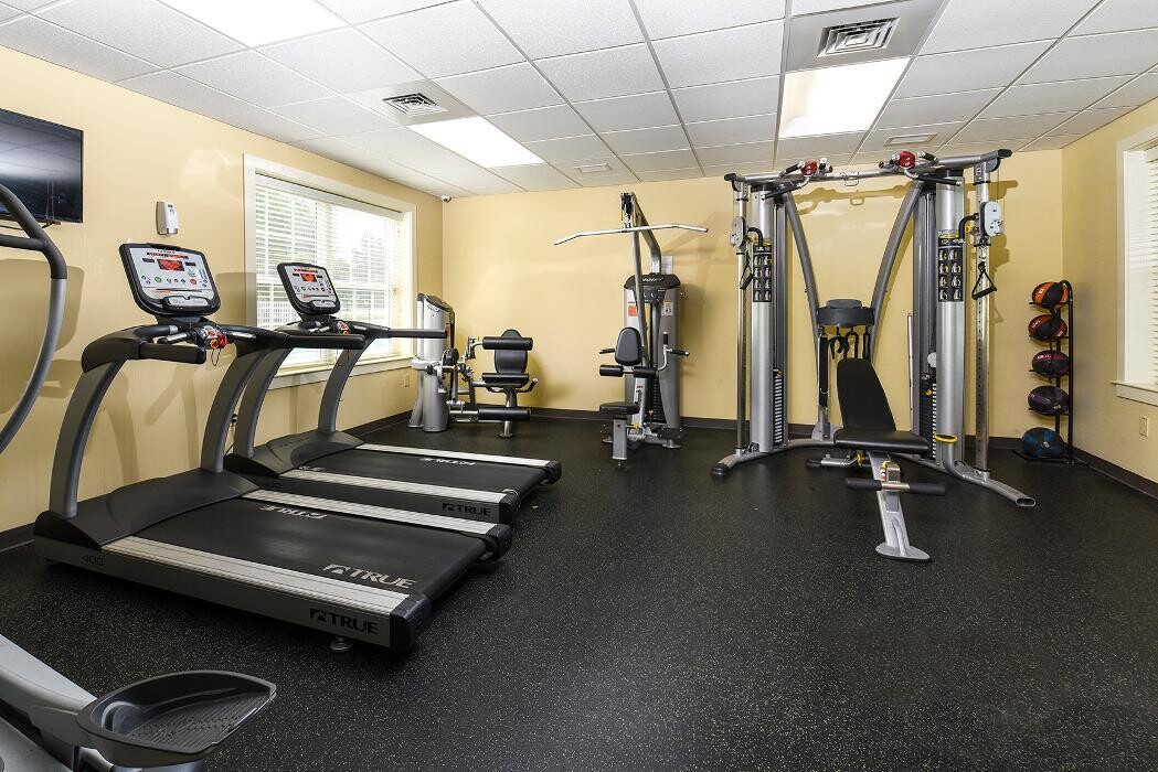 Images Oak Tree Apartments