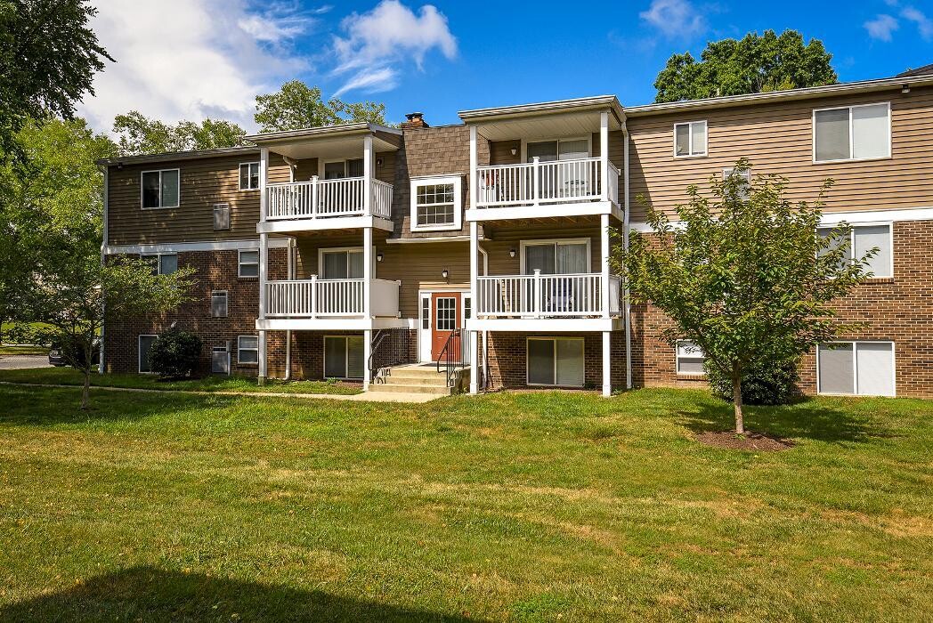 Images Oak Tree Apartments