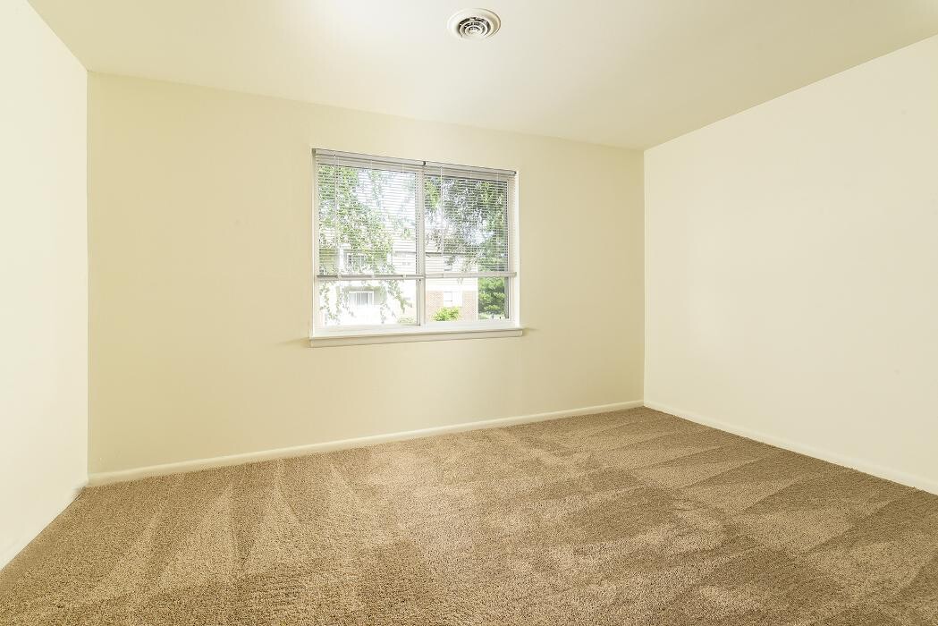 Images Oak Tree Apartments