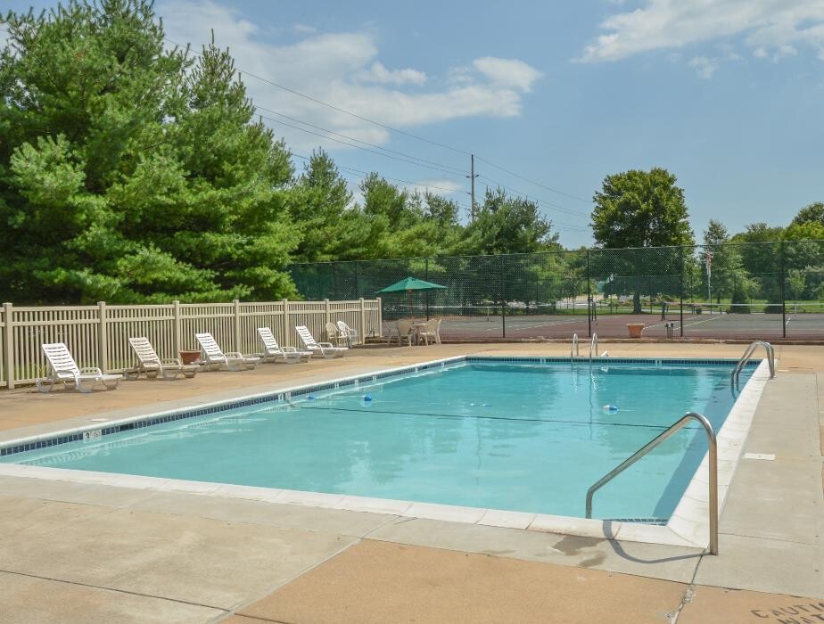 Images Oak Tree Apartments