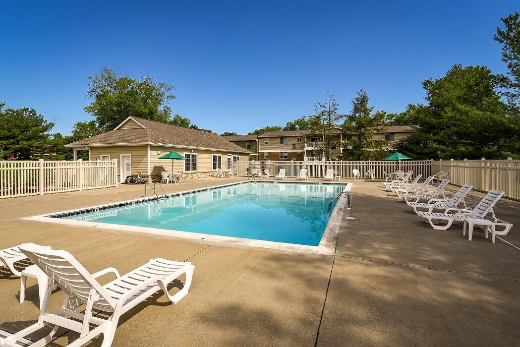 Images Oak Tree Apartments