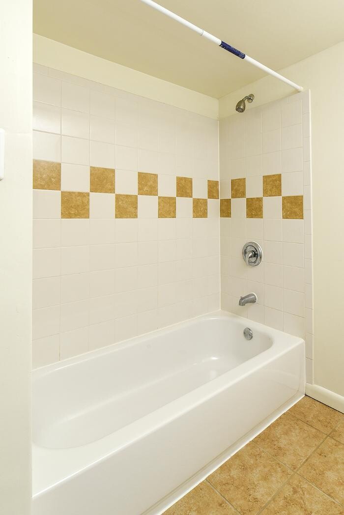 Images Oak Tree Apartments