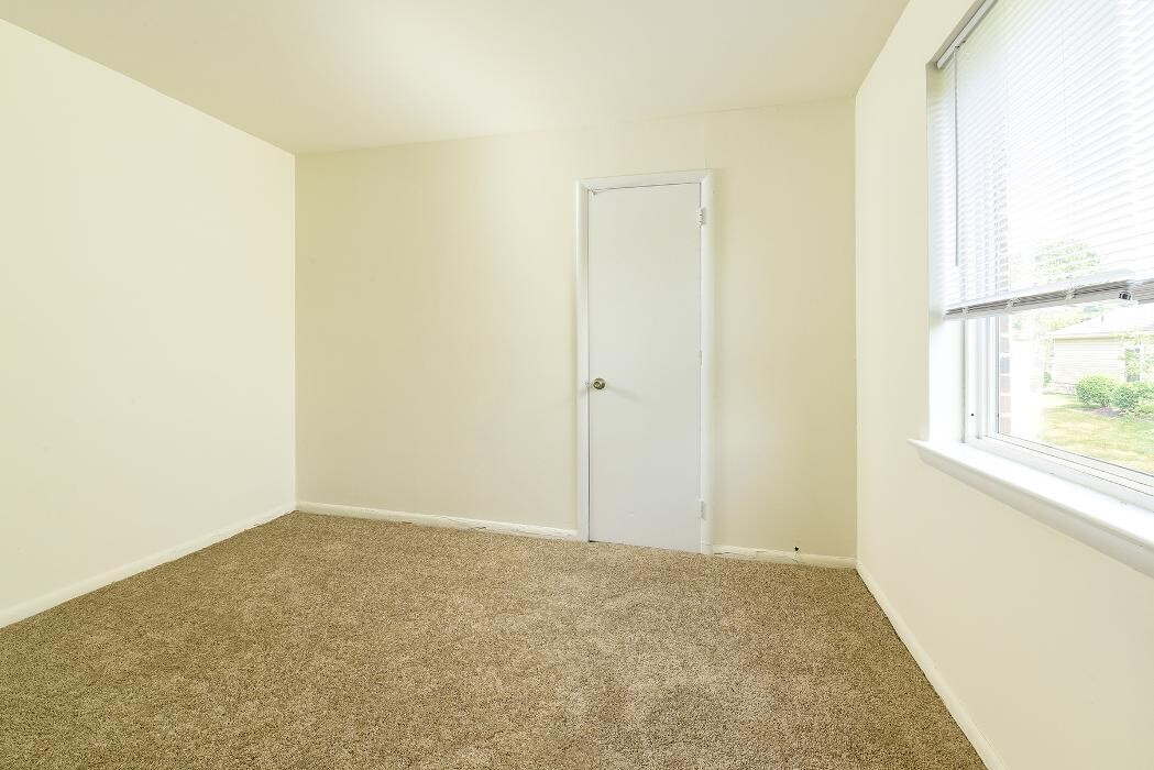 Images Oak Tree Apartments