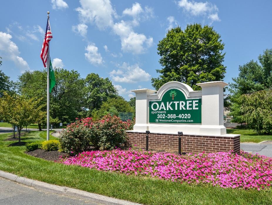 Images Oak Tree Apartments