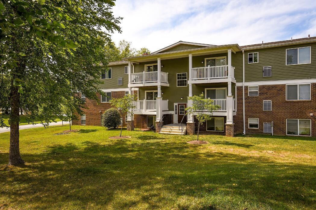 Images Oak Tree Apartments