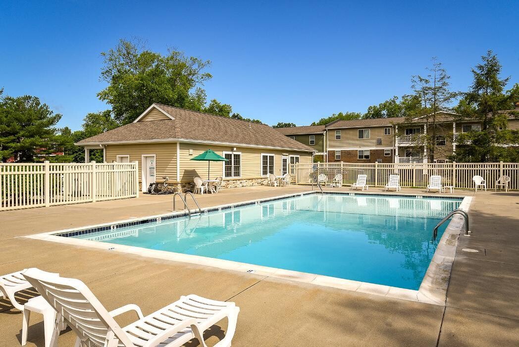 Images Oak Tree Apartments