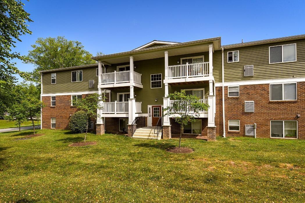 Images Oak Tree Apartments