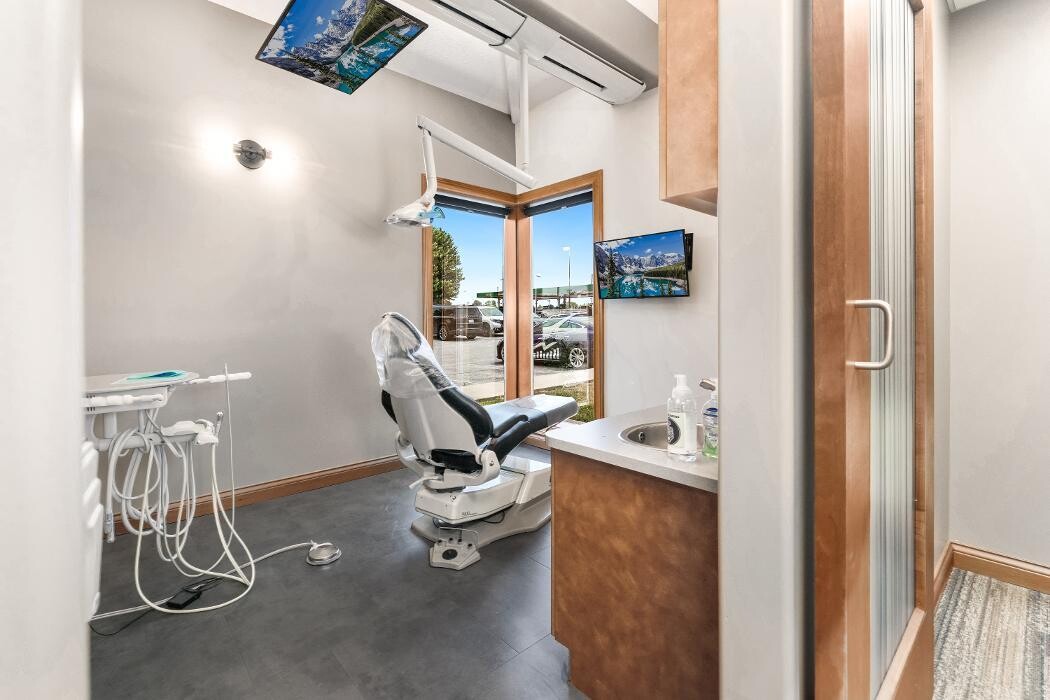 Images Holmes Family & Cosmetic Dentistry