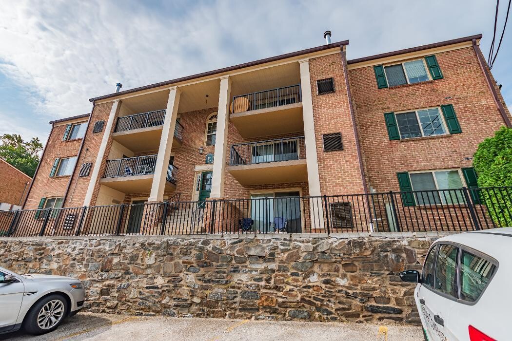 Images Hillcrest Apartments