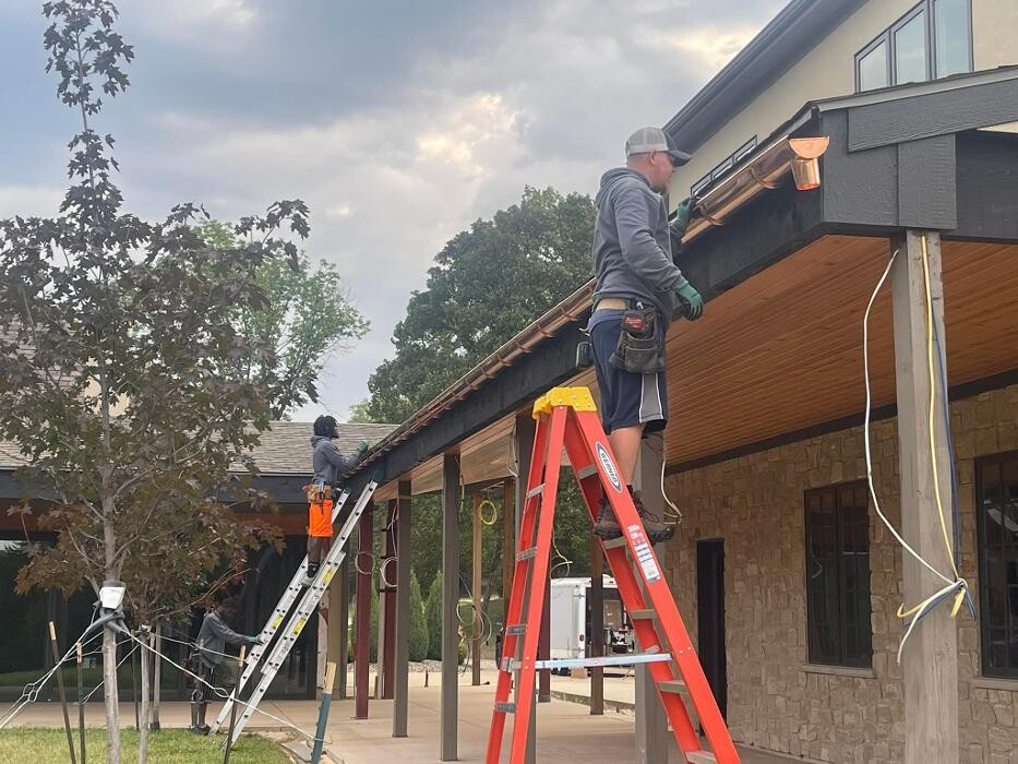 Images Amgutters.com, LLC