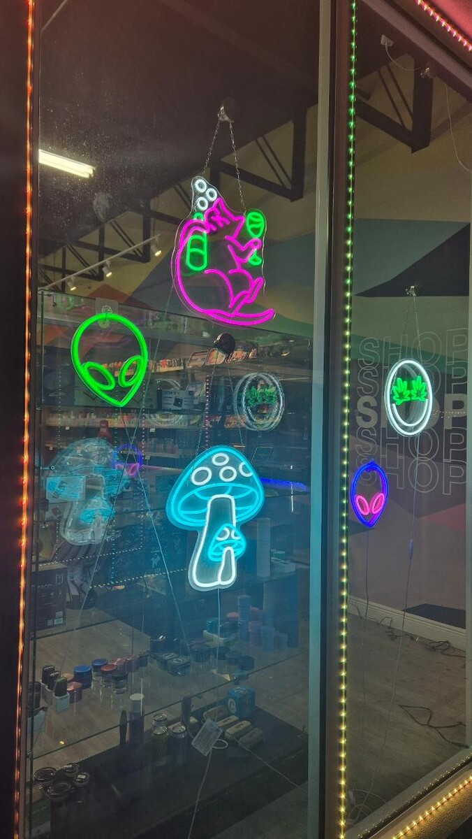 Images Prestigia Smoke Shop