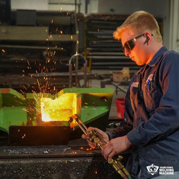 Images Grand Forks Welding-Machine Co