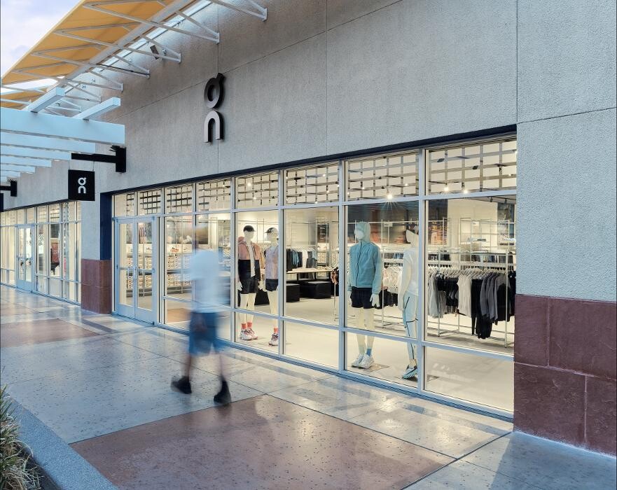 Images On Outlet Las Vegas North