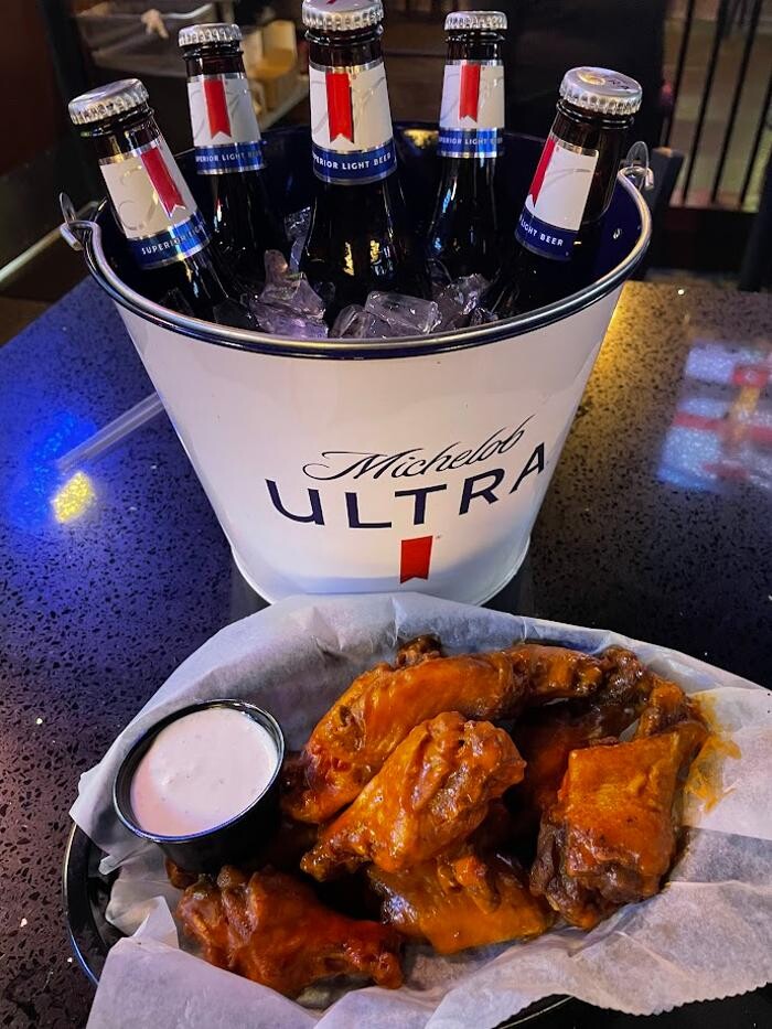 Images Hotshots Sports Bar & Grill