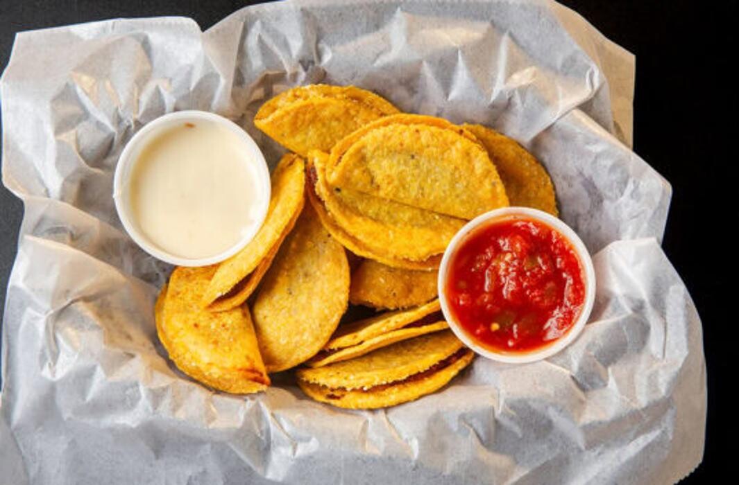 Images Hotshots Sports Bar & Grill