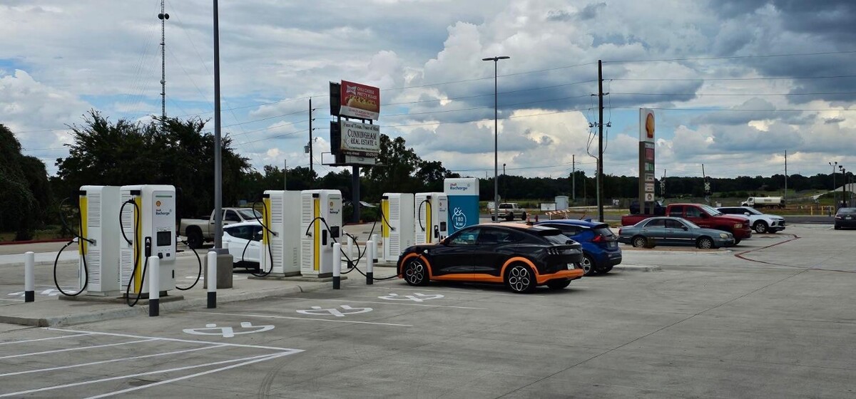 Images Shell Recharge Charging Station