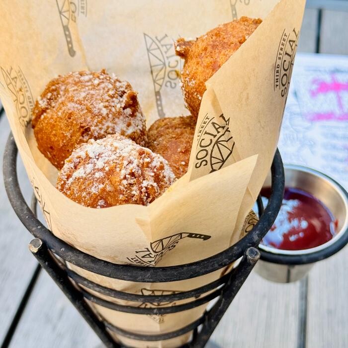 Images Third Street Social South Plaza