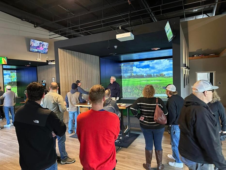 Images Pin Seeker Indoor Golf