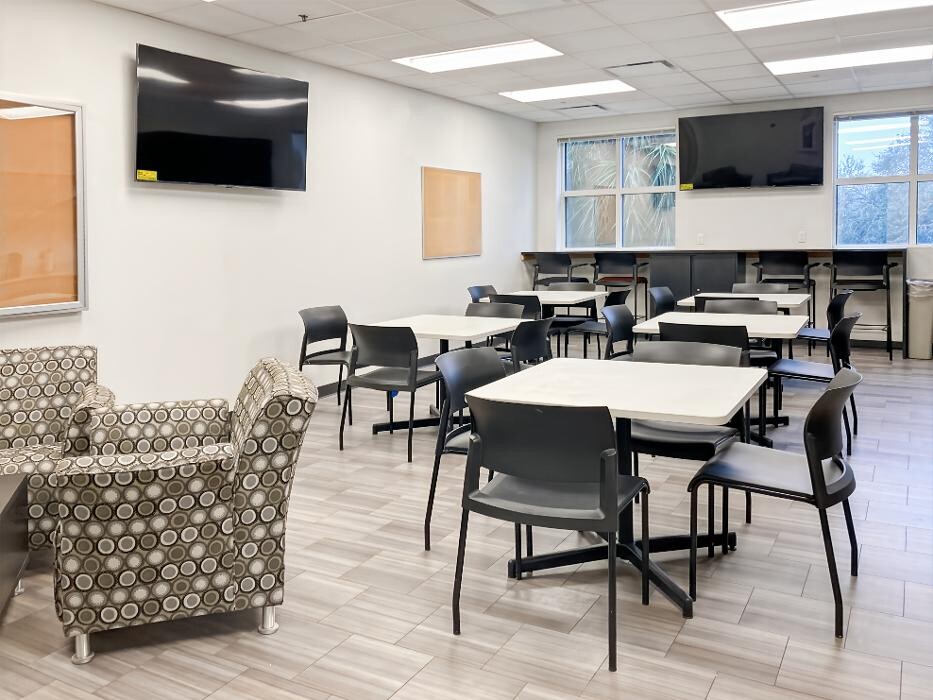 Images Regus Tech Data Drive