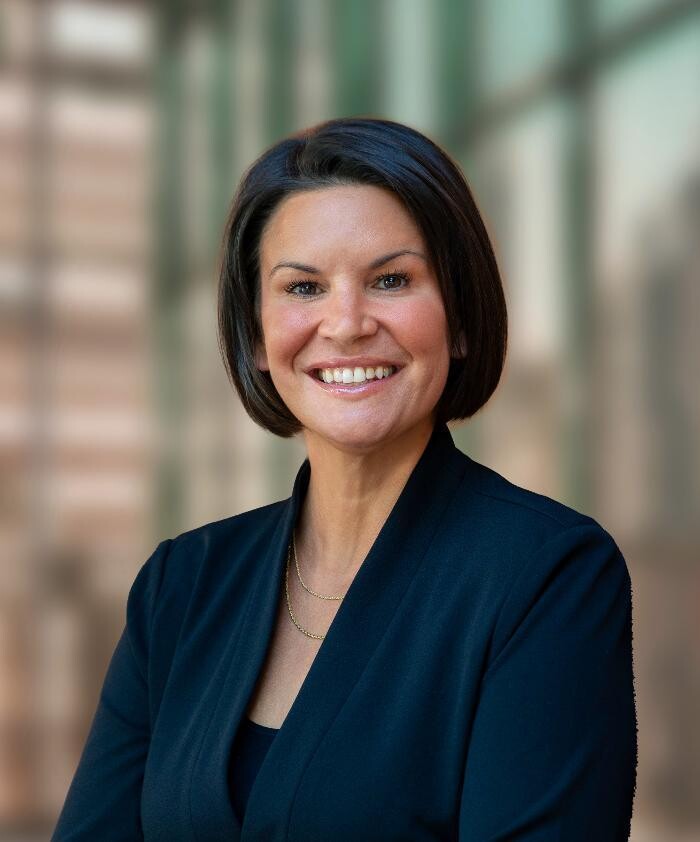 Janelle Hansen, Realty One Group Logo