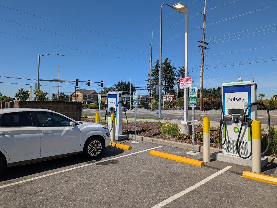 Images bp pulse Charging Station