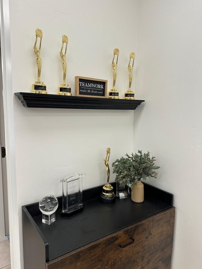 Images Century 21 High Desert