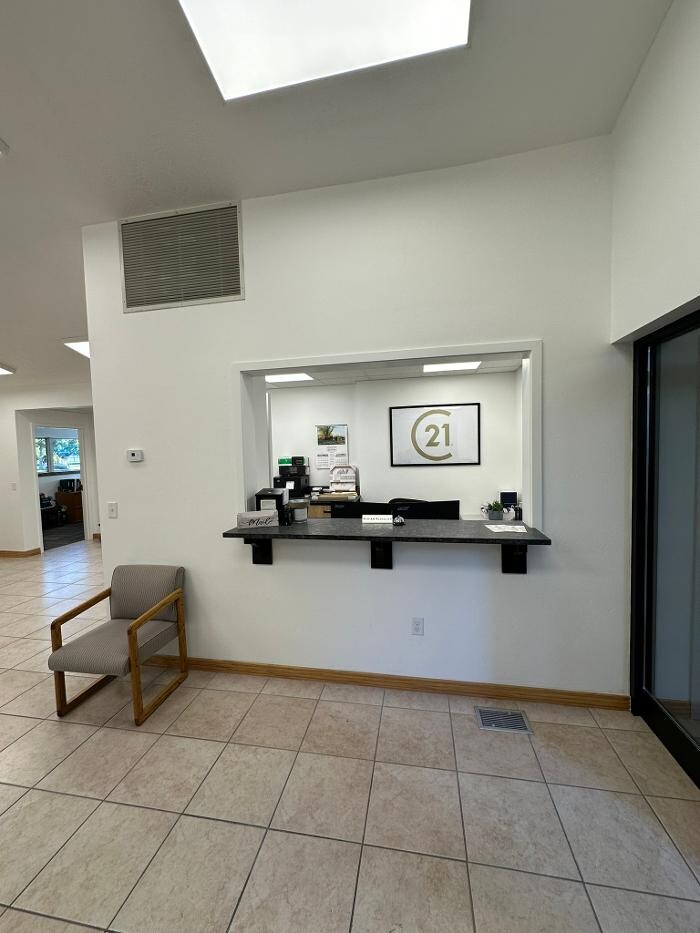Images Century 21 High Desert