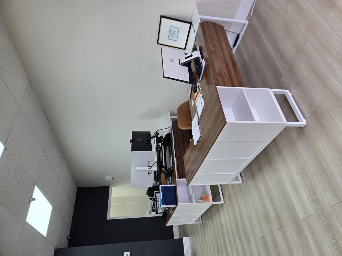 Images Ms. La Puente Real Estate