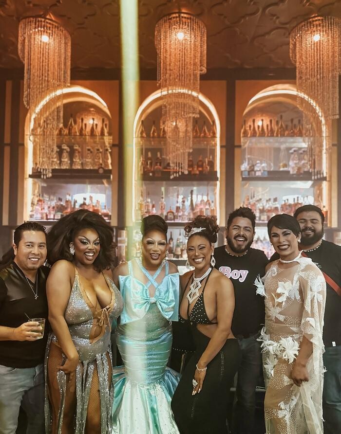 Images Scarlet Lounge & Kitchen