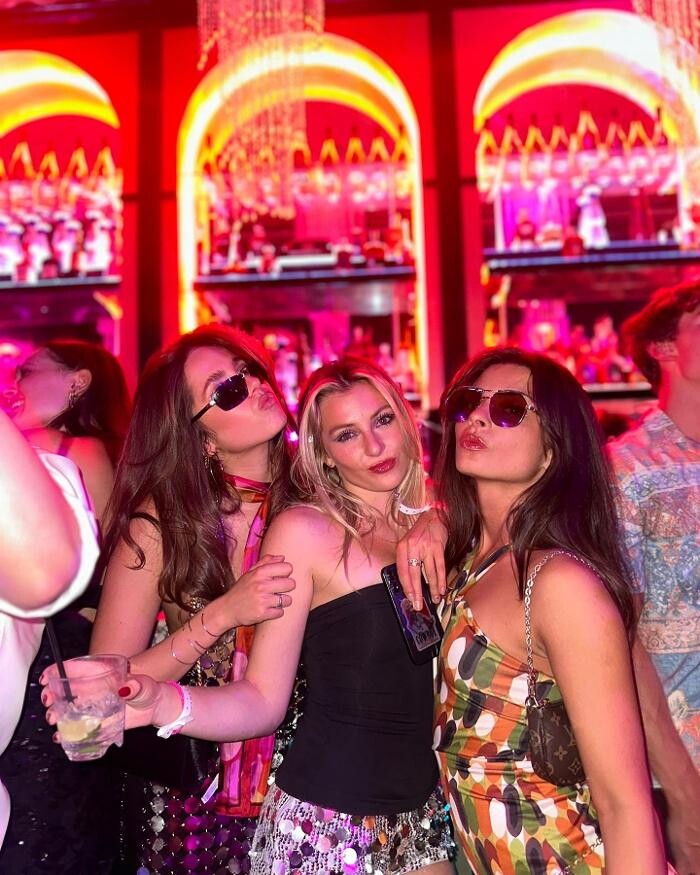 Images Scarlet Lounge & Kitchen