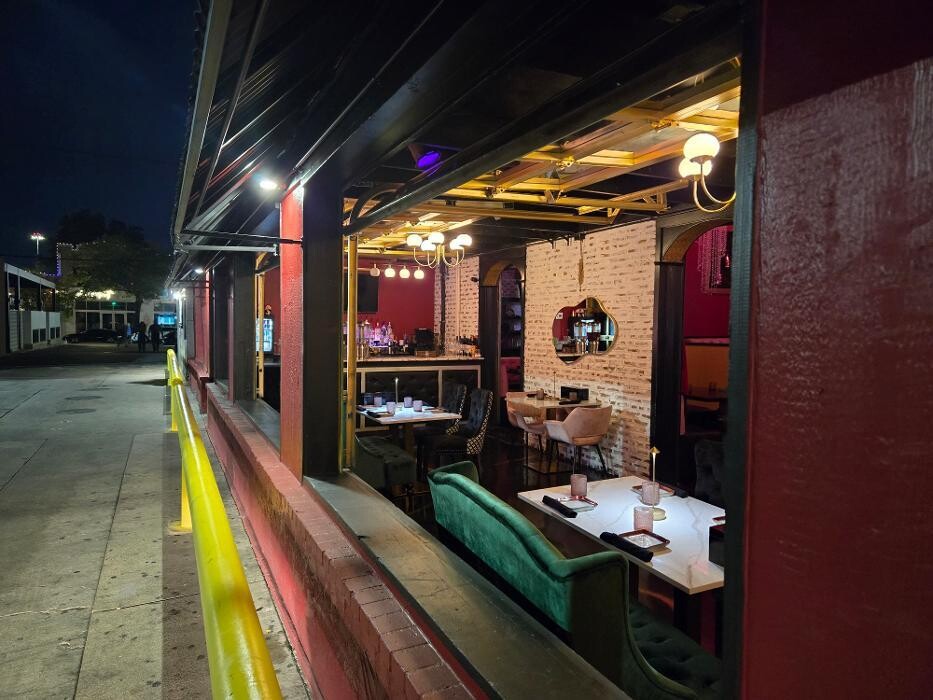 Images Scarlet Lounge & Kitchen