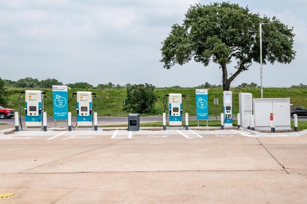 Images Shell Recharge Charging Station