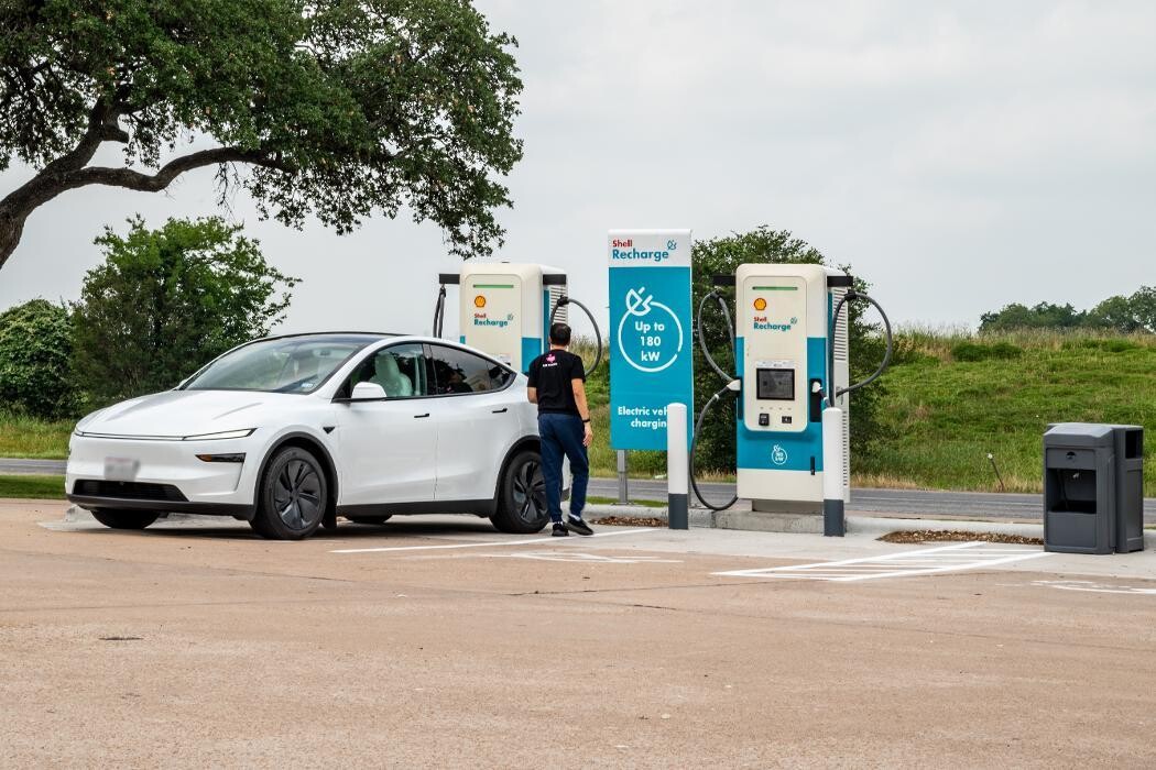 Images Shell Recharge Charging Station