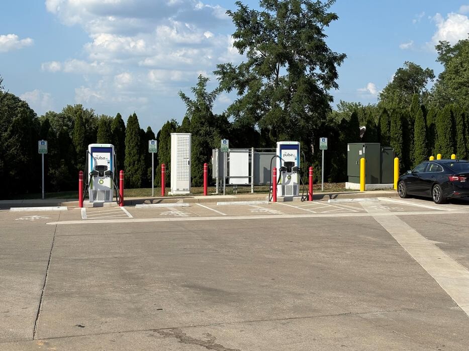 Images bp pulse Charging Station
