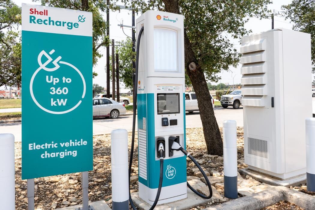 Images Shell Recharge Charging Station