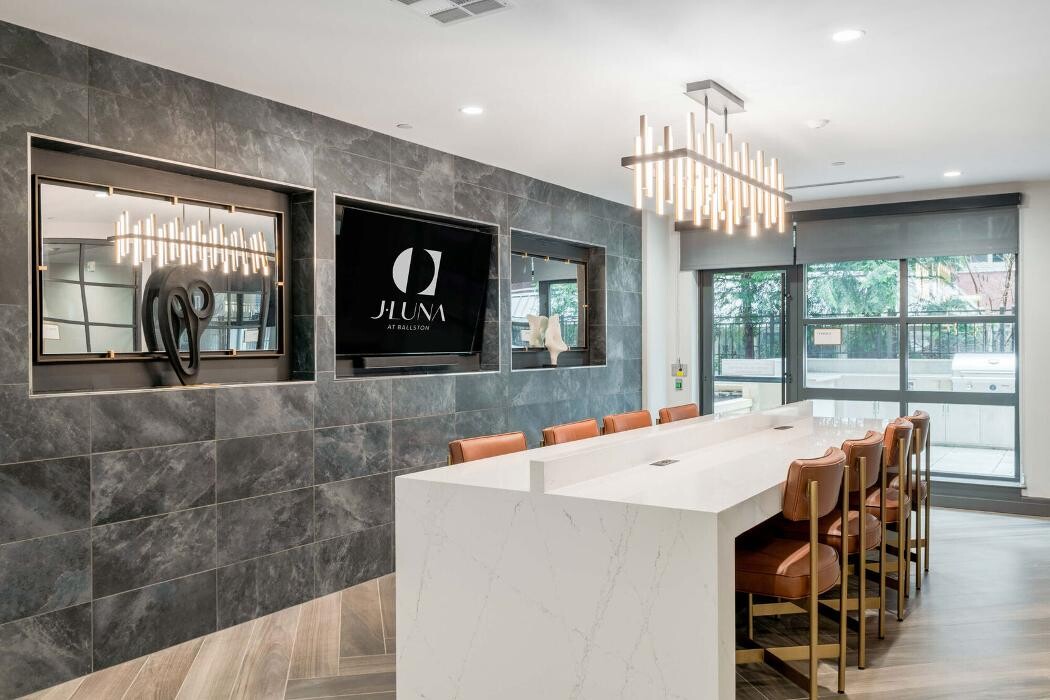 Images J Luna at Ballston