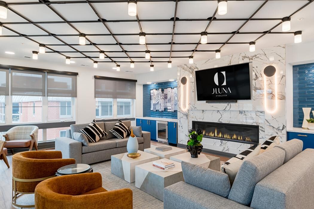 Images J Luna at Ballston
