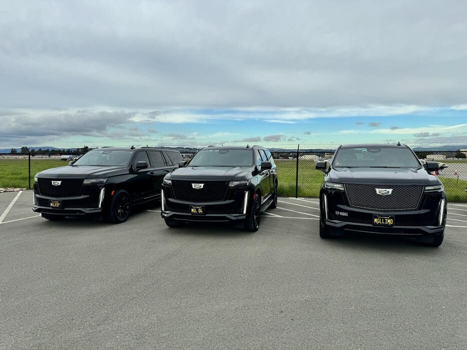 Images MGL Limo - Executive Black Car