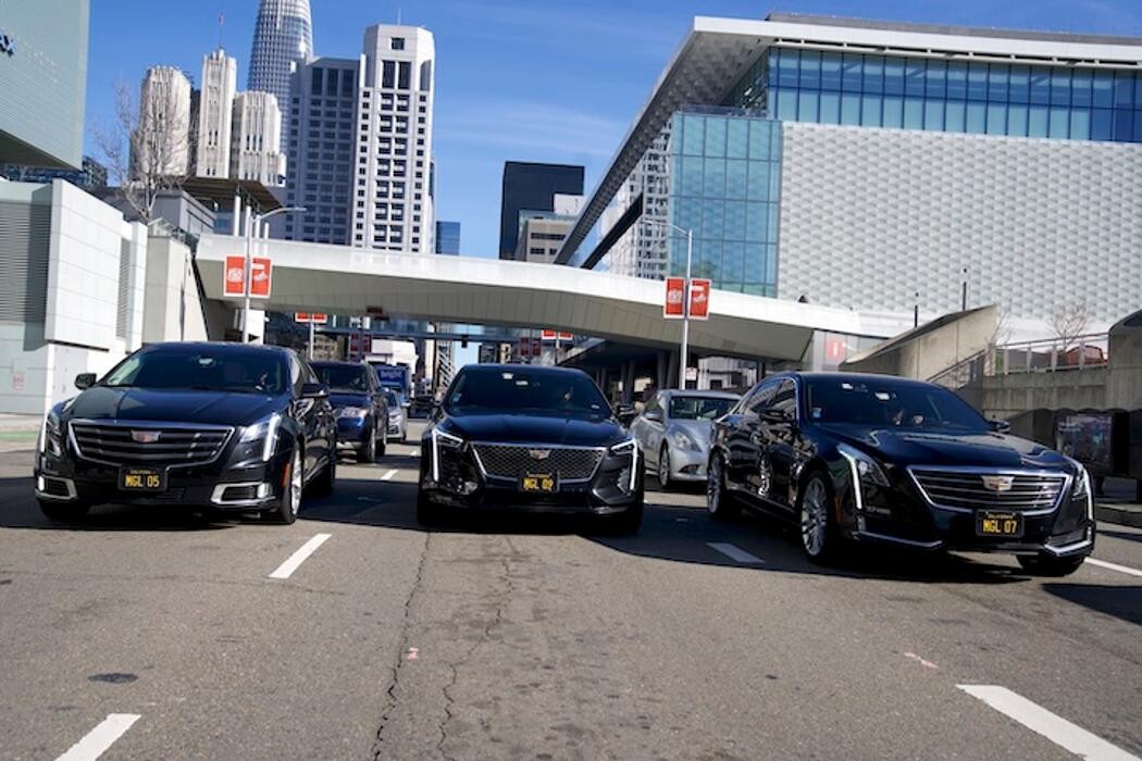 Images MGL Limo - Executive Black Car