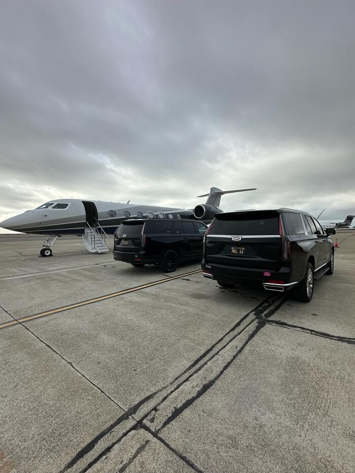 Images MGL Limo - Executive Black Car