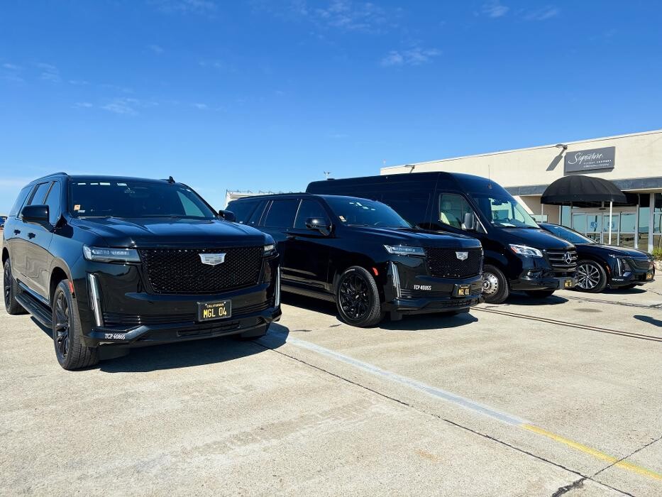 Images MGL Limo - Executive Black Car