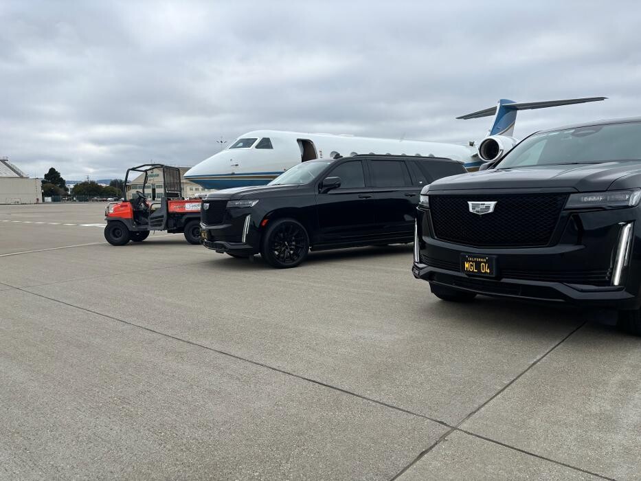Images MGL Limo - Executive Black Car
