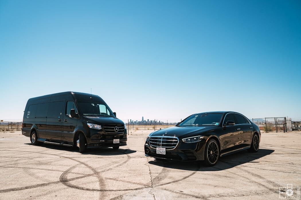Images MGL Limo - Executive Black Car